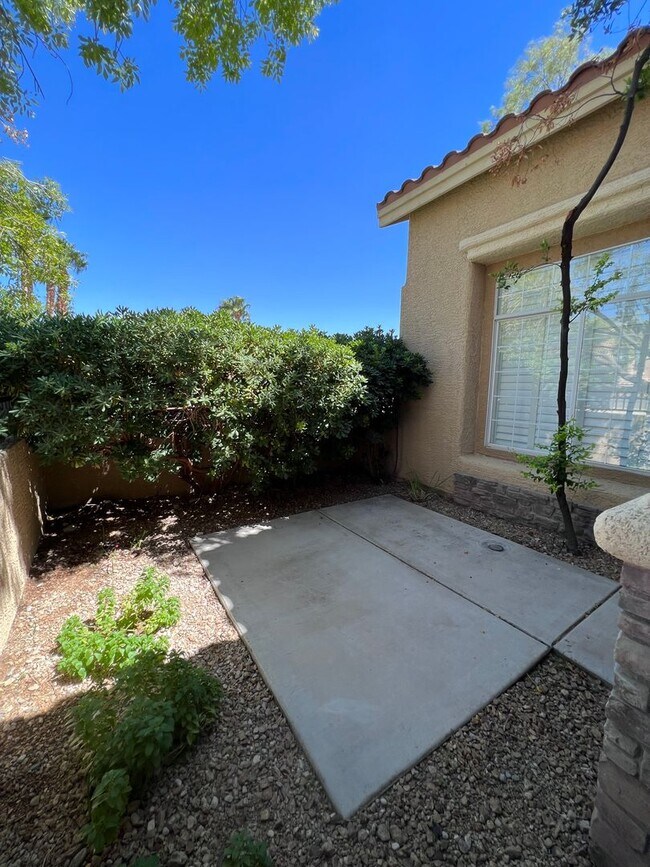 Foto del edificio - Summerlin 5 Bedroom with a Swimming Pool
