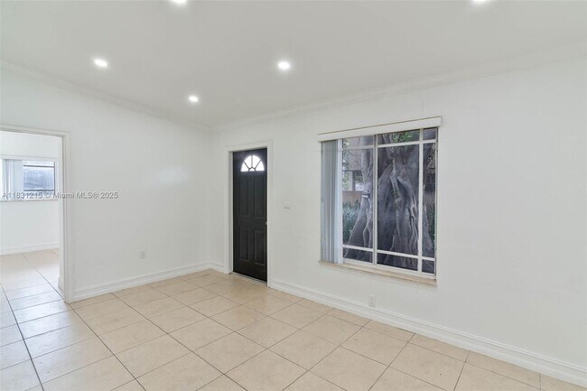 Foto del edificio - 3760 Day Ave