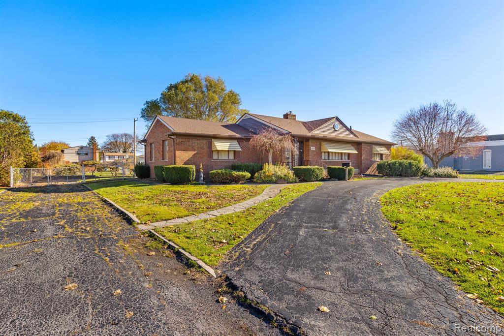Primary Photo - 30100 Hoover Rd