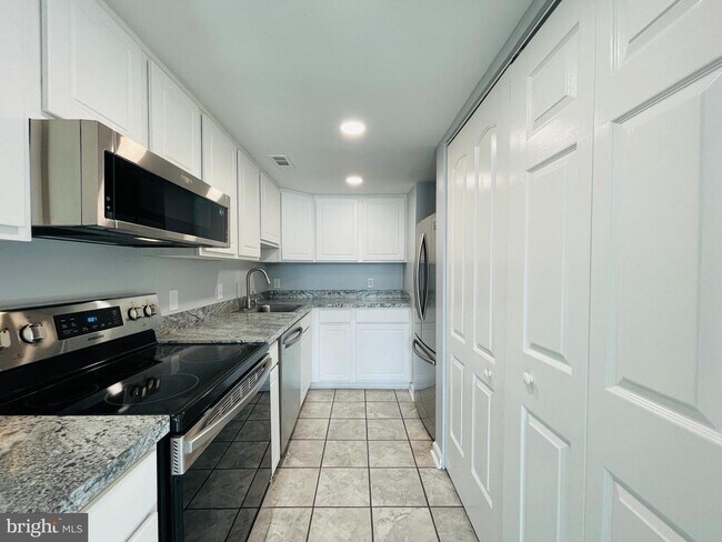 Building Photo - 202 Chesterfield Ln