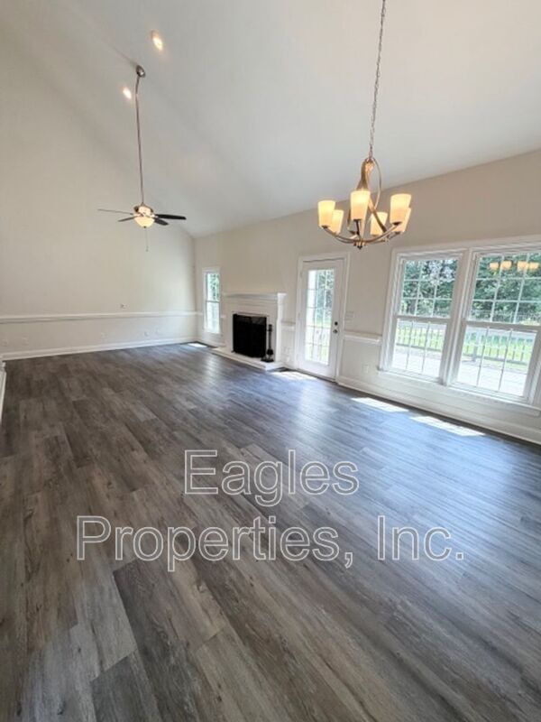 Foto del edificio - 210 Creekside Dr