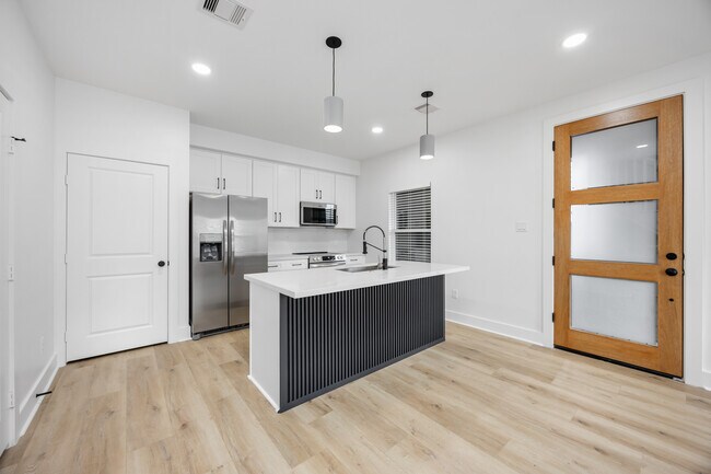 Foto del edificio - 3327 Cornell St