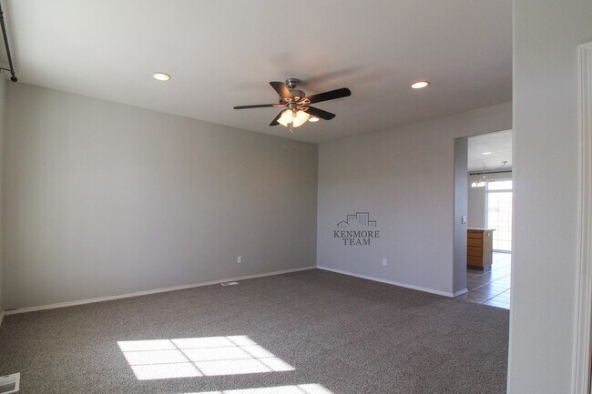 Foto del edificio - 3 Bedroom, 2.5 Bath Home in West Pasco