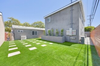 Building Photo - 1607 Vuelta Grande Ave