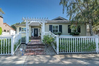 Building Photo - 11350 Albata St