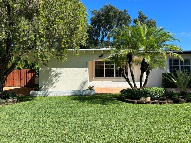 Beautifully appointed 4 Bedrooms, 2 Bathro... - Beautifully appointed 4 Bedrooms, 2 Bathro... House