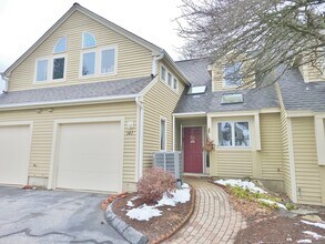 Building Photo - 141 Courtyard Ln