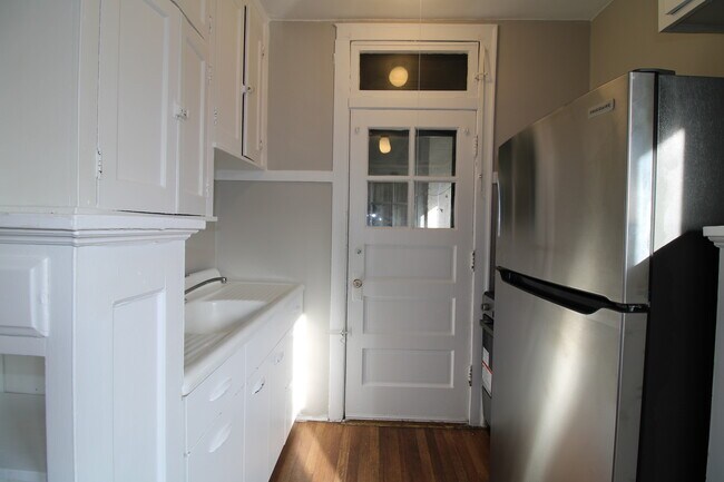 Foto del edificio - 5802 N Mason Ave