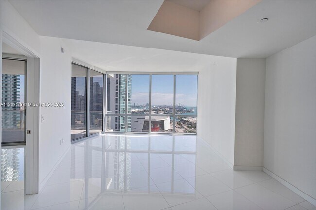 Foto del edificio - 851 NE 1st Ave