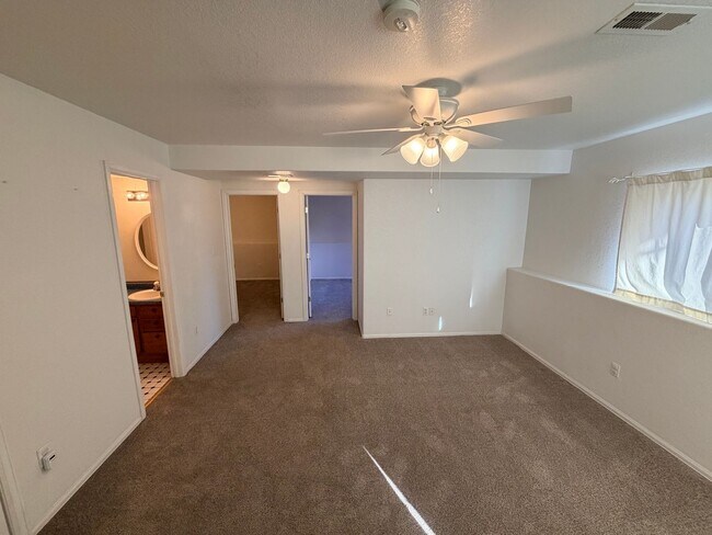 Foto del edificio - ALL PROSPECTIVE TENANTS MUST SUBMIT A $58 NON-REFUNDABLE APPLICATION FEE PER APPLICANT ONLINE AND...