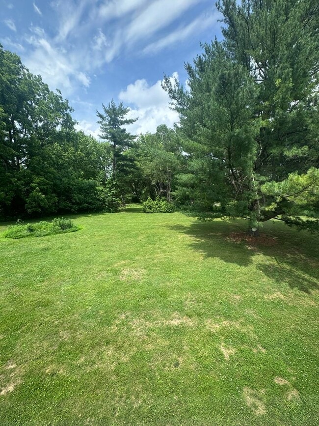 Building Photo - 5 Bd 2.5 Ba