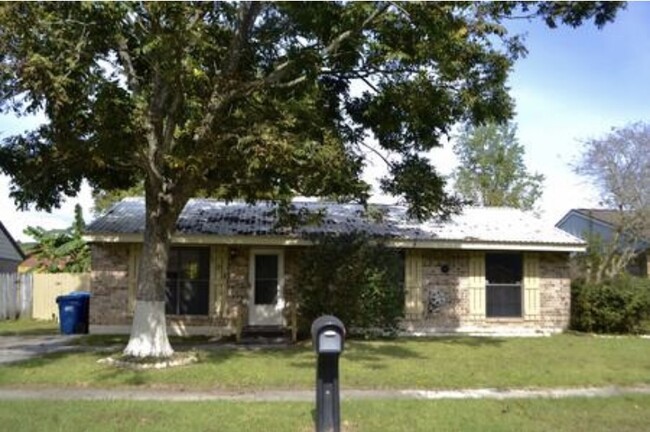 Building Photo - 108 Thompson Loop