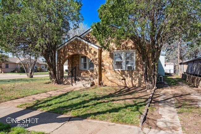 Building Photo - 1102 Cypress St