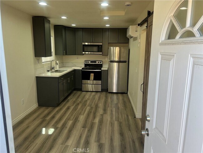 Foto del edificio - 3734 W Imperial Hwy