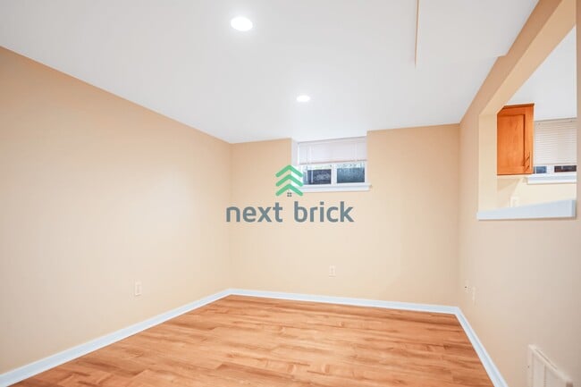 Foto del edificio - Charming 1-bedroom, 1-bathroom unit in Greenwood