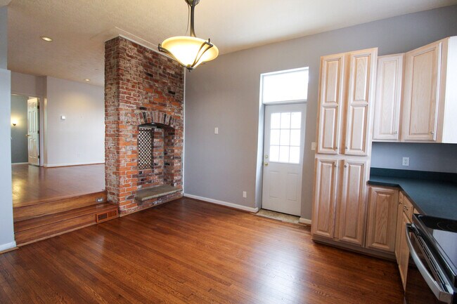 Building Photo - 2127 Deerfield Pl