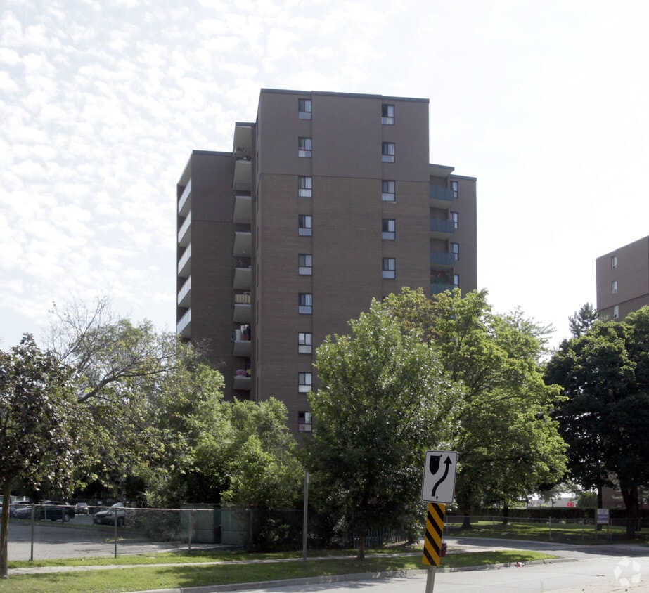 The Cavendish Apartments 3125 Queen Frederica Dr Mississauga, ON