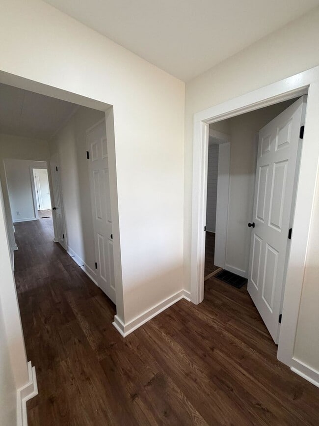 Building Photo - 2 Bed | 2 Bath | Office/Flex Room | 1 Acre Lot | Pickerington Schools