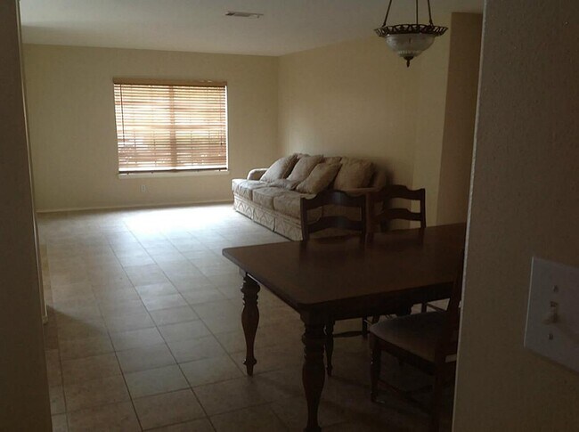 Foto del edificio - 3842 Flatwood Dr