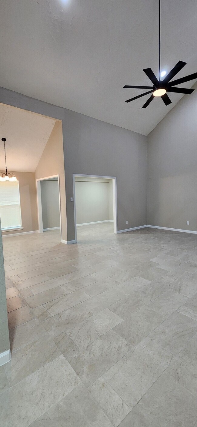 Building Photo - 128 Lasso St