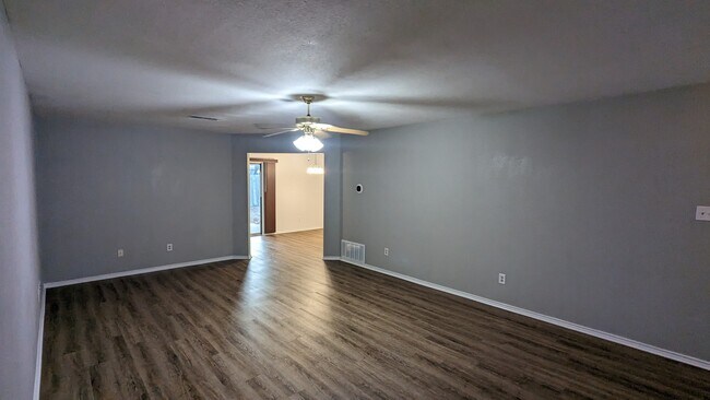 Sala de estar - 2308 Breezeway Ln