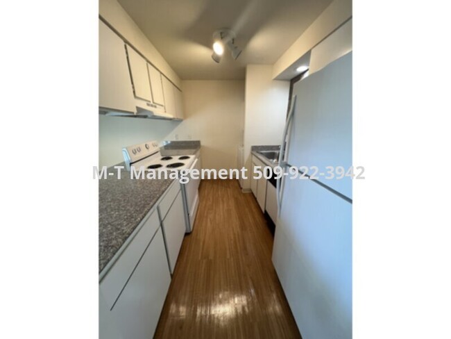 Building Photo - Mission East Apts 2 br/1 bath ground floor...