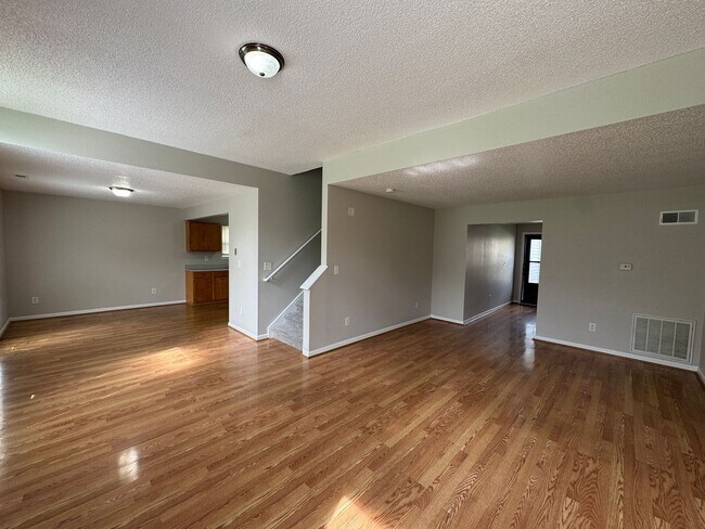 Building Photo - 10531 Kensil St