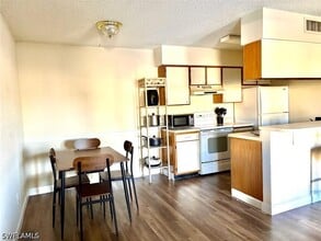 Building Photo - 5315 Summerlin Rd