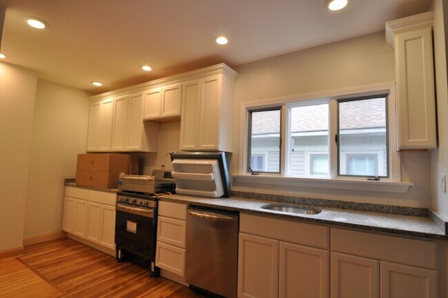 Building Photo - 204 Calumet St