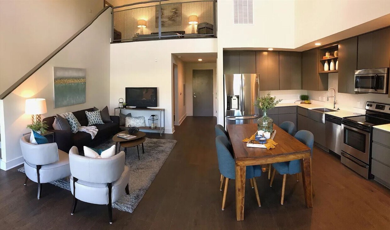 Living area - 1260 Martin St