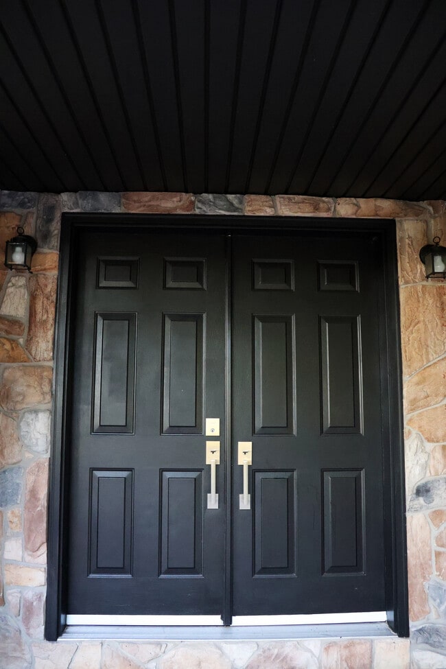 Foto del edificio - 314 Bear Hollow Rd