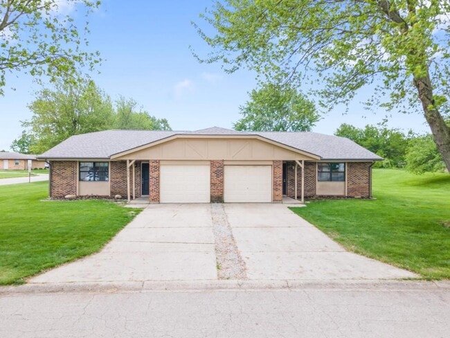 Building Photo - 3477 Redbud Dr