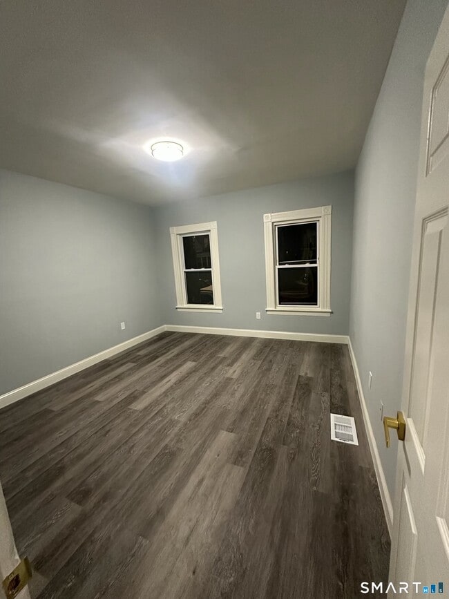 Building Photo - 268 Davenport Ave