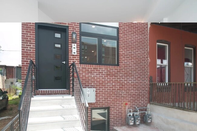 Building Photo - 909 Belmont Ave
