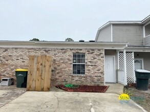 Building Photo - 40 Chatelaine Cir SE