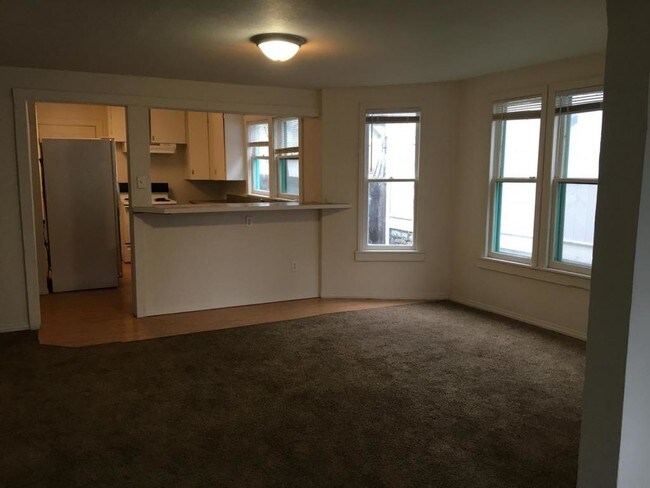 Building Photo - 2124 W Broadway Ave, Unit 1