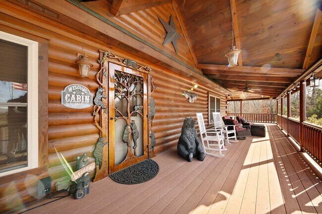 Foto del edificio - Sevierville 37876 - 3 bedroom, 3.5 Bath, 2486 sq. ft. Cabin and a 672 sq. ft. Studio above garage...