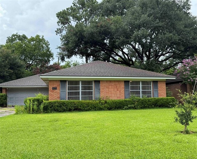 Building Photo - 4070 McDermed Dr