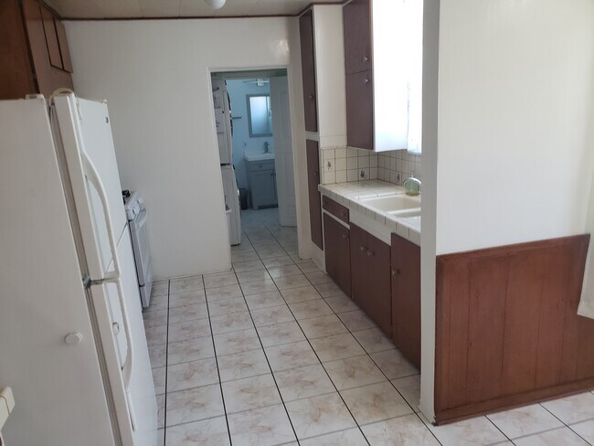 Building Photo - 1139 Rosewood Ave