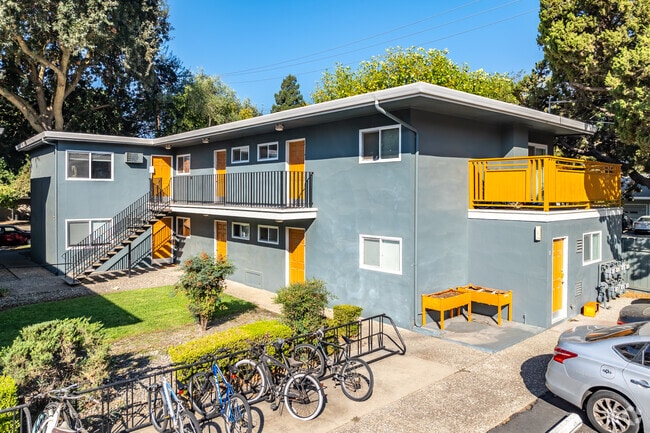 Building Photo - University Square Apartments