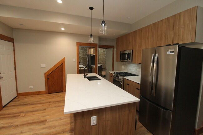 Foto del edificio - 1717 N Winchester Ave