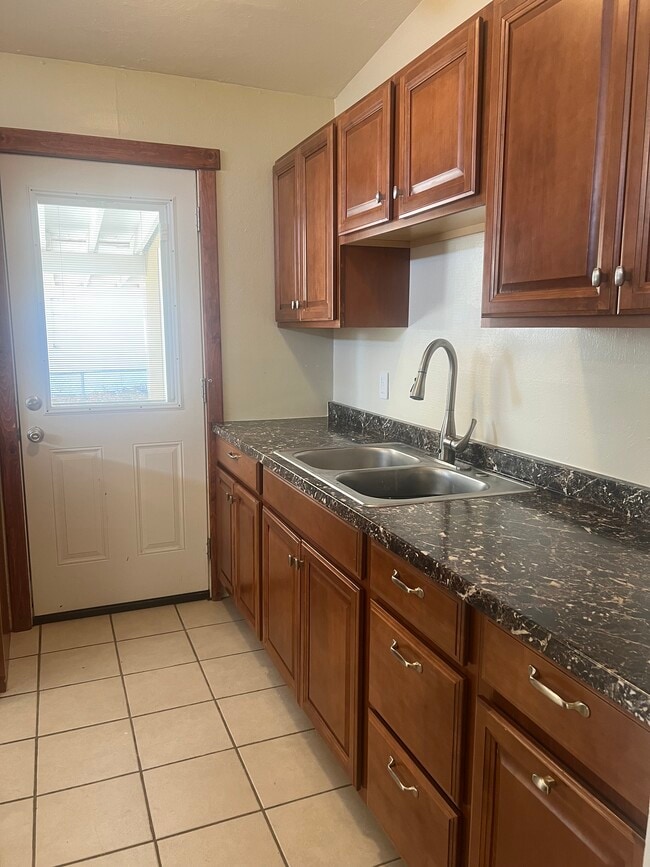 Foto del edificio - 824 Clovis Ave