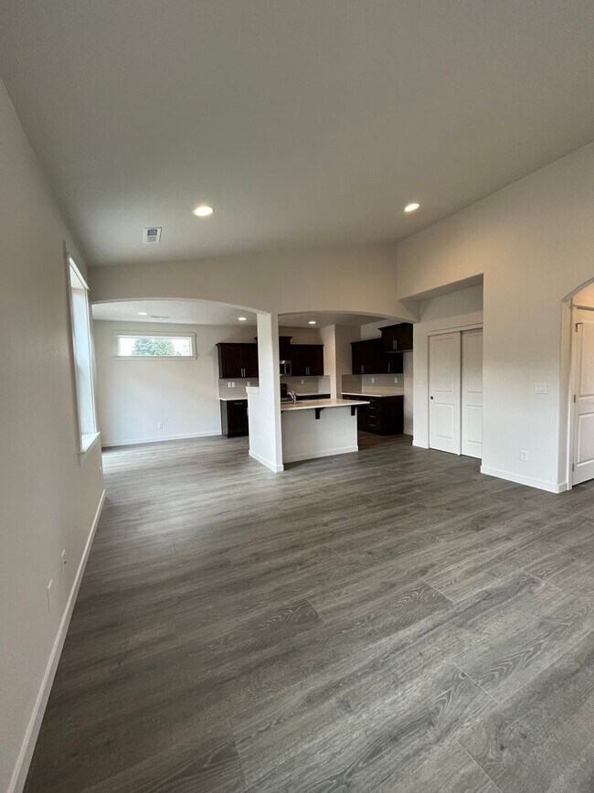 Foto del edificio - 3-bedroom 2-1/2 bathroom home