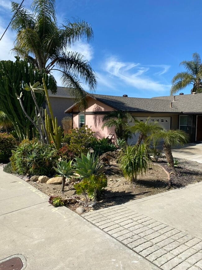 Building Photo - 10044 Carlton Hills Blvd