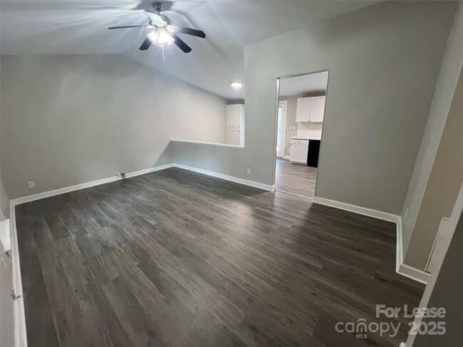 Foto del edificio - 6040 Sunset Chase Ln