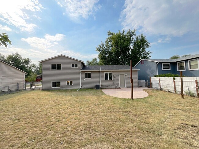 Building Photo - 3 Bedroom Home Available Near S Academy Bl...