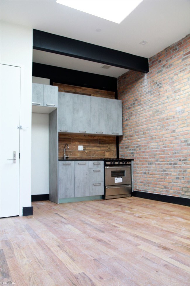 Foto del edificio - 704 Macdonough St