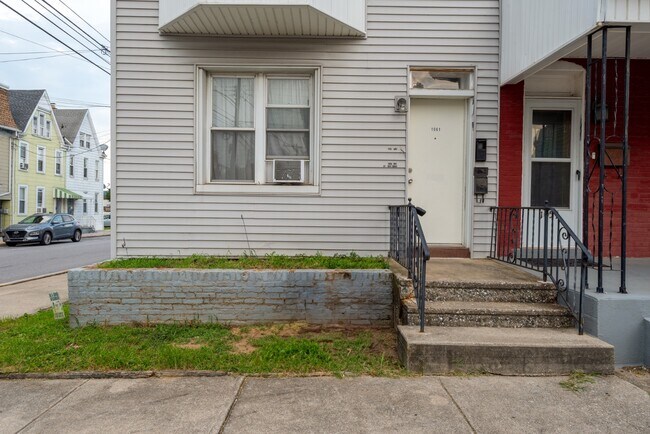Building Photo - 1061 N Duke St