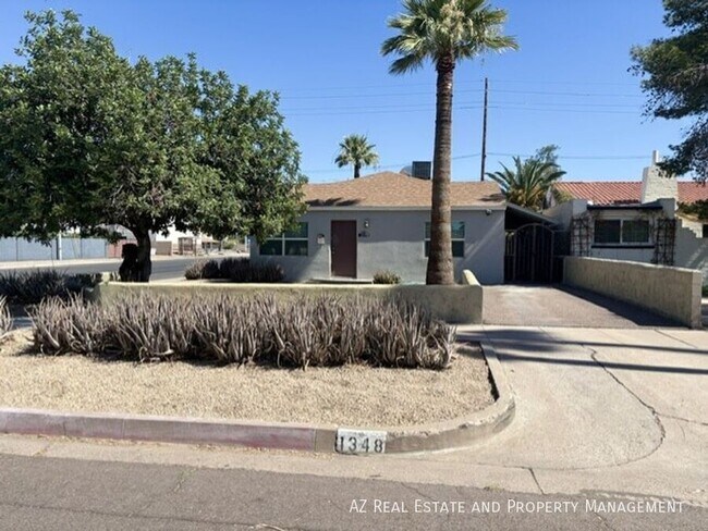 Building Photo - 1348 W Lynwood St