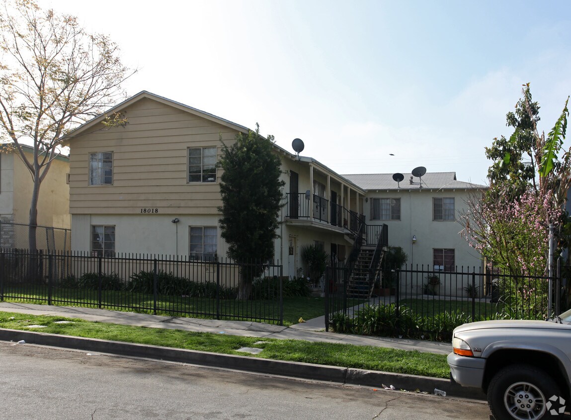 Foto del edificio - 18018 Schoenborn St